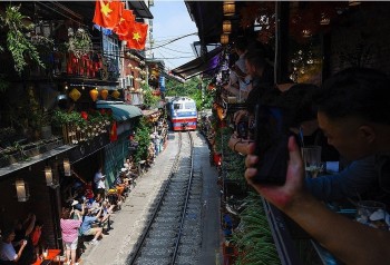 Hà Nội yêu cầu không giới thiệu, tổ chức tour 