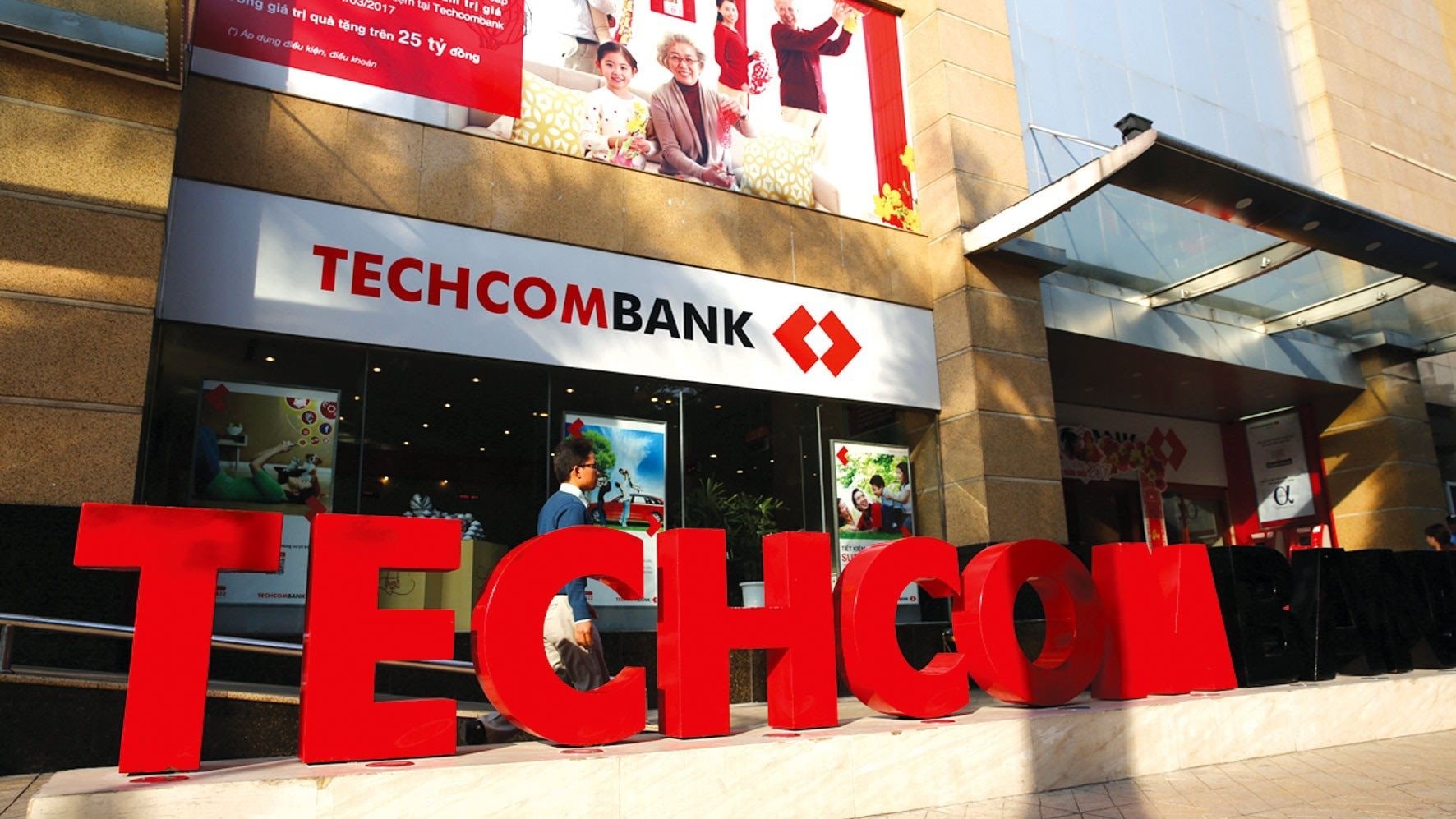 Techcombank giảm lãi suất ở tất cả các kỳ hạn