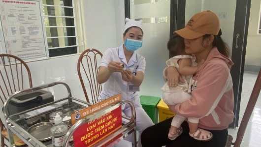 Thủ tướng yêu cầu đẩy nhanh tiêm chủng vaccine phòng, chống bệnh Sởi