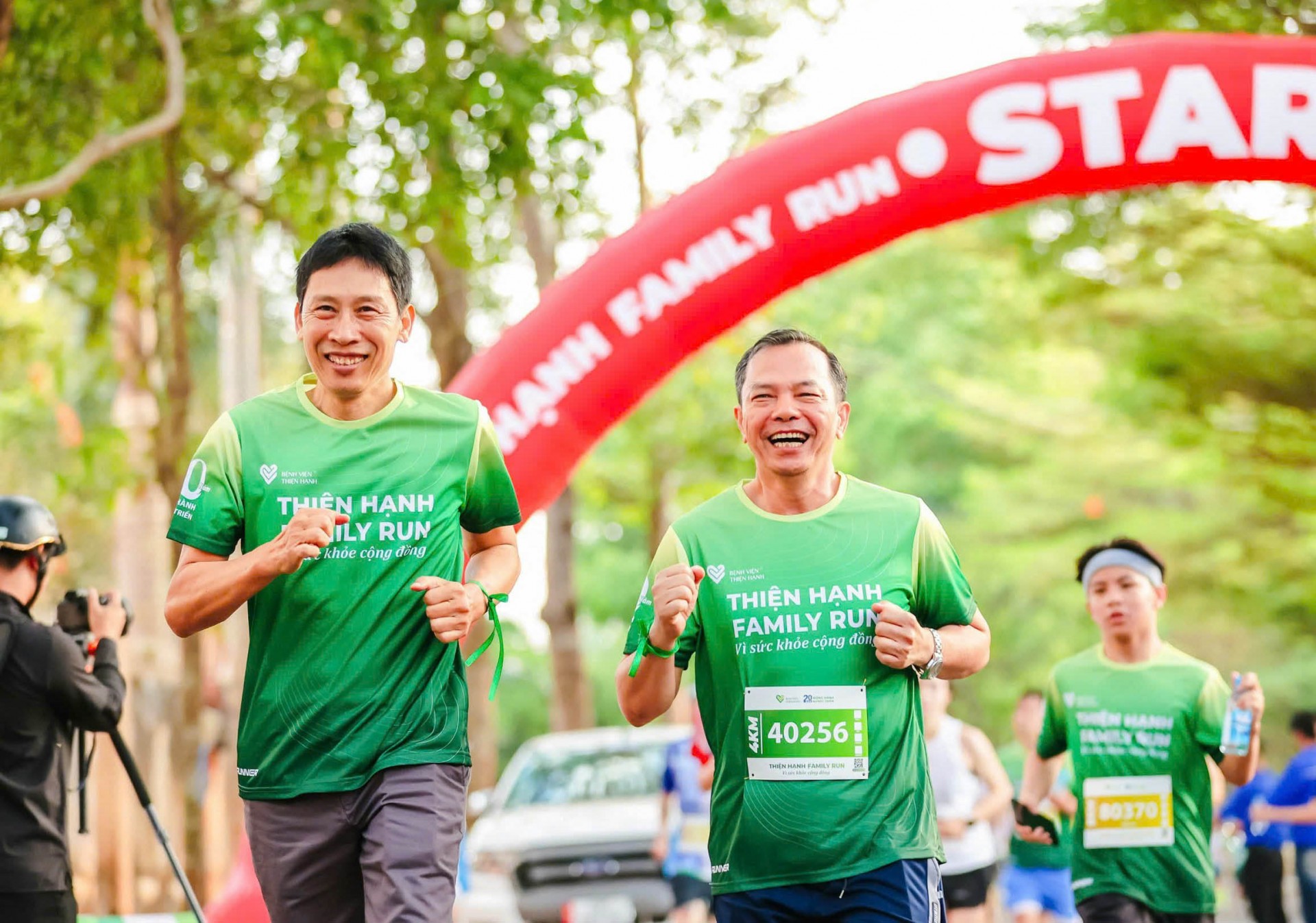 Hàng trăm người tham gia giải chạy bộ ủng hộ quỹ xoá nhà tạm, dột nát