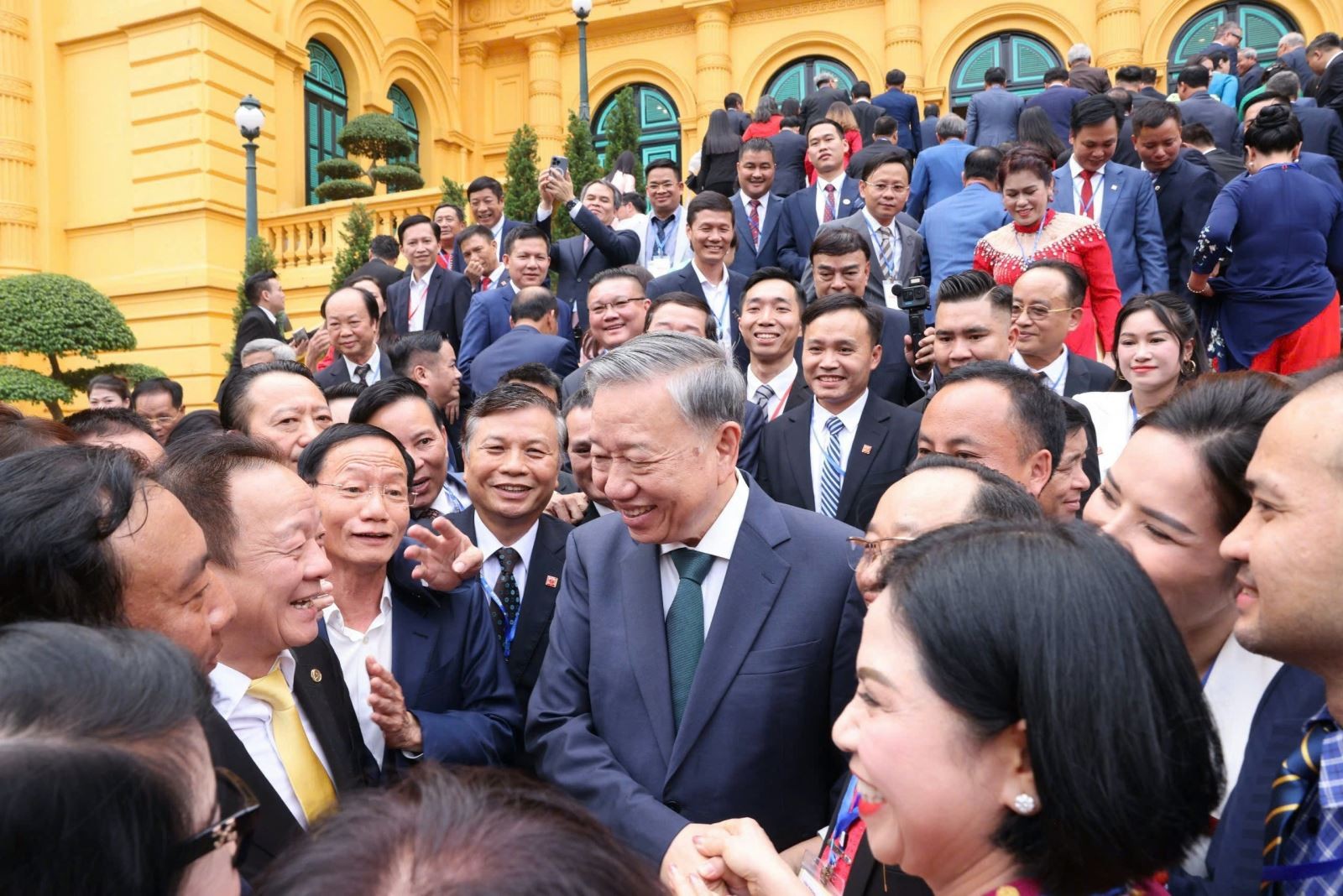 Tổng Bí thư, Chủ tịch nước Tô Lâm gặp mặt Đoàn đại biểu doanh nhân tiêu biểu của Liên đoàn Thương mại và Công nghiệp Việt Nam và Hội Doanh nhân Tư nhân Việt Nam. 