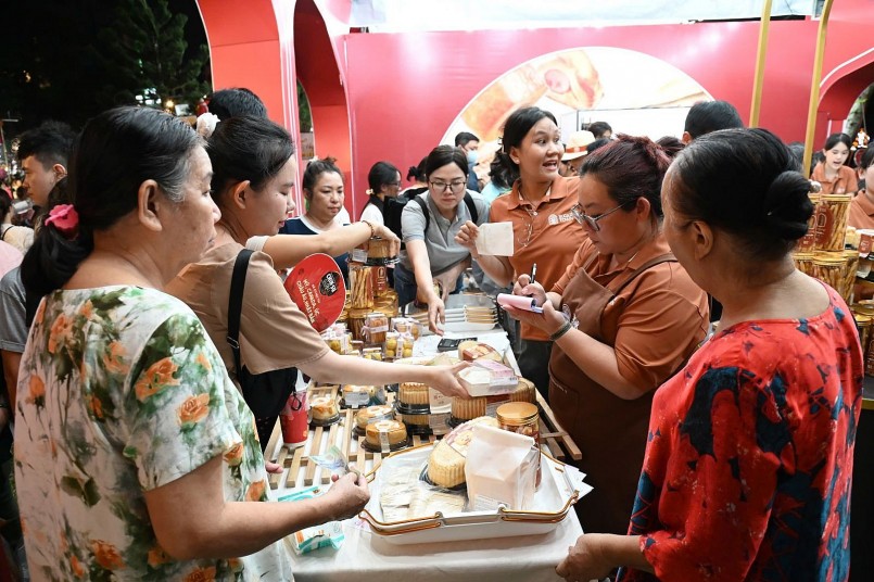 Điểm nhấn của Lễ hội là đại tiệc buffet bánh mì kết hợp cà phê; nơi phục vụ hàng trăm loại bánh mì từ nhiều quốc gia cùng các món ăn Việt Nam, mang đến trải nghiệm ẩm thực phong phú.