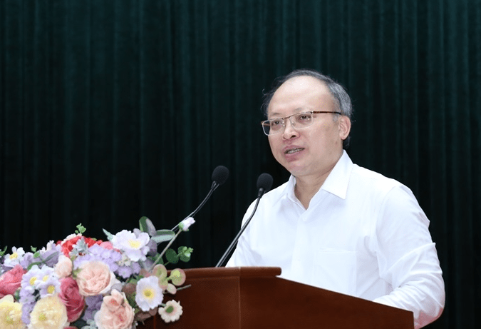 Chủ tịch UBND thành phố Lê Trọng Thụ phát biểu khai mạc hội nghị.