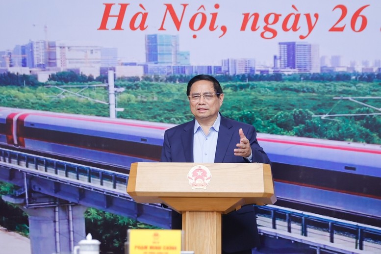 Thủ tướng Phạm Minh Chính nêu rõ mục tiêu không thay đổi là phải khởi công dự án đướng sắt Lào Cai - Hà Nội - Hải Phòng trong năm 2025 và khởi công tuyến đường sắt tốc độ cao Bắc - Nam trong năm 2026 - Ảnh: VGP/Nhật Bắc