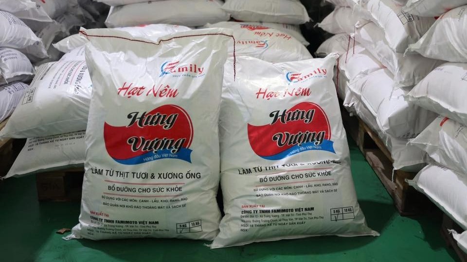 Phát hiện xưởng sản xuất 71 nghìn lít dầu ăn, 40 tấn mì chính giả
