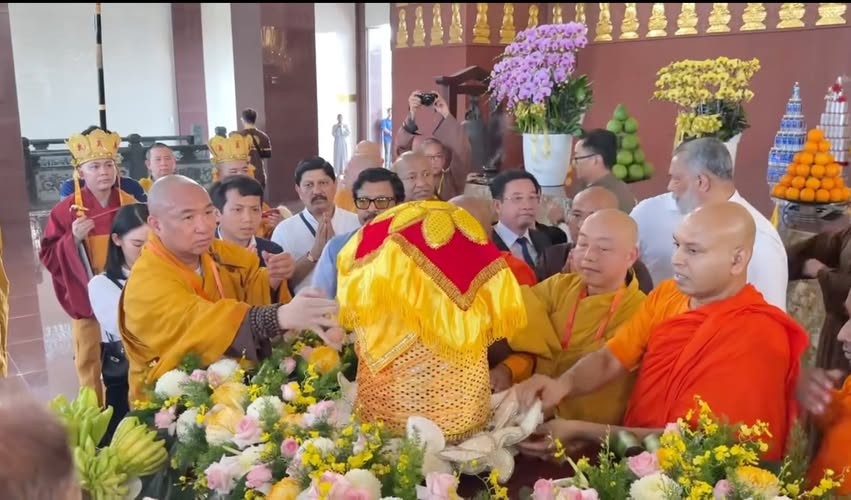 Xá lợi Phật được tôn trí ở Học viện Phật giáo Việt Nam tại TP.HCM – nơi sẽ cử hành lễ an vị trang trọng, mở đầu đại lễ Vesak Liên Hiệp Quốc 2025  Ảnh: Thịnh Nguyễn