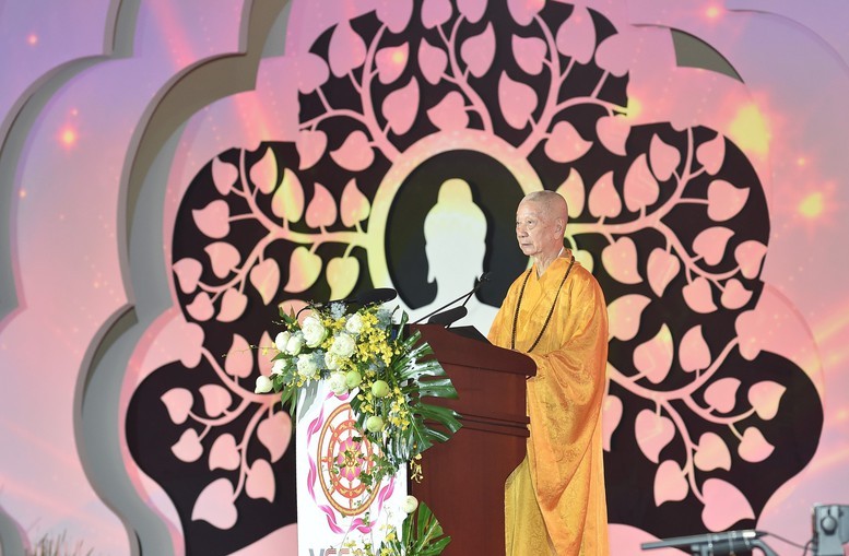 Đại lão Hòa thượng Thích Trí Quảng, Đức Pháp chủ Hội đồng chứng minh Giáo hội Phật giáo Việt Nam đọc Thông điệp Đại lễ Phật đản - Phật lịch 2568 - Ảnh: VGP