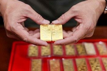 Giá vàng trong nước tăng sốc, cao hơn thế giới gần 17 triệu đồng/lượng