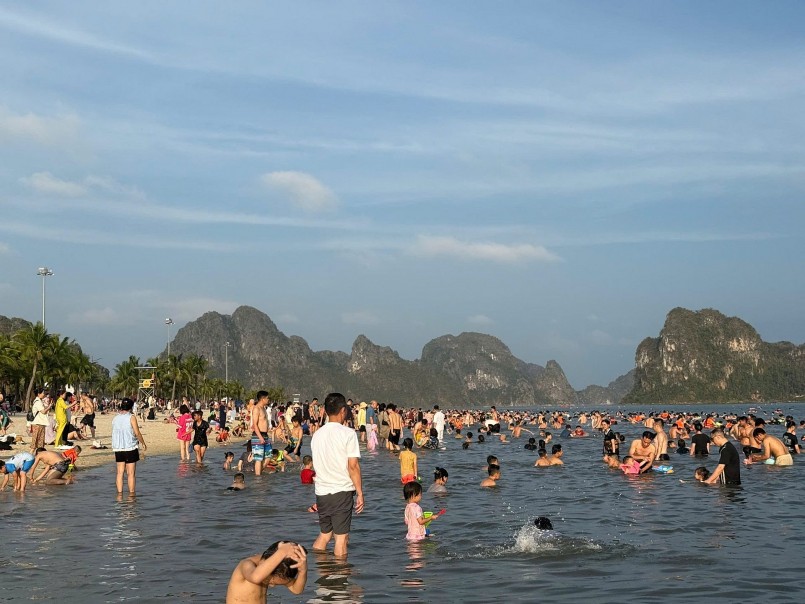 Du lịch Quảng Ninh bội thu từ kỳ nghỉ lễ đầu hè