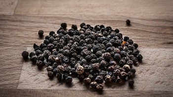 Giá tiêu tiếp tục giảm nhẹ ở nhiều địa phương