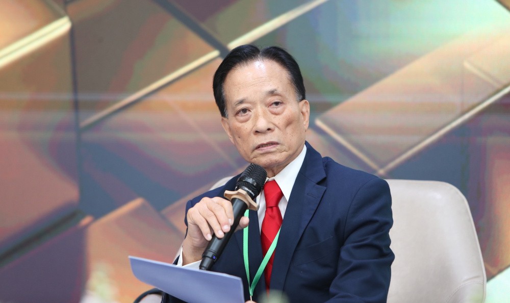 Dòng người chen mua vàng giữa lúc giá hạ, chuyên gia cảnh báo rủi ro