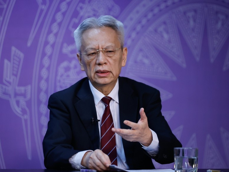 TS. Nguyễn Sĩ Dũng điều phối cuộc tọa đàm - Ảnh VGP
