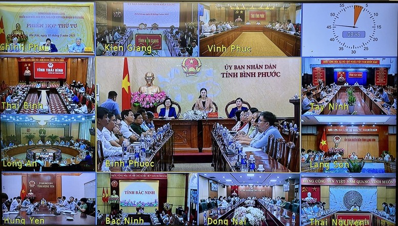Phiên họp được tổ chức trực tiếp tại Trụ sở Chính phủ, trực tuyến với đầu cầu 63 tỉnh, thành phố trực thuộc Trung ương - Ảnh: VGP