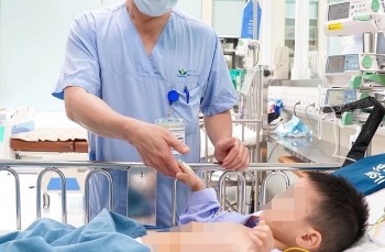 Bé trai 4 tuổi trong vụ 
