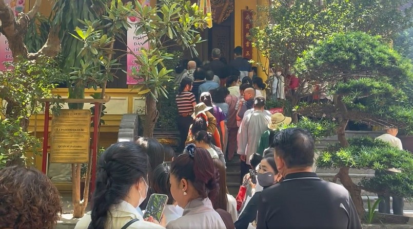 Hàng nghìn người đổ về chùa Quán Sứ trước ngày cung rước xá lợi Phật