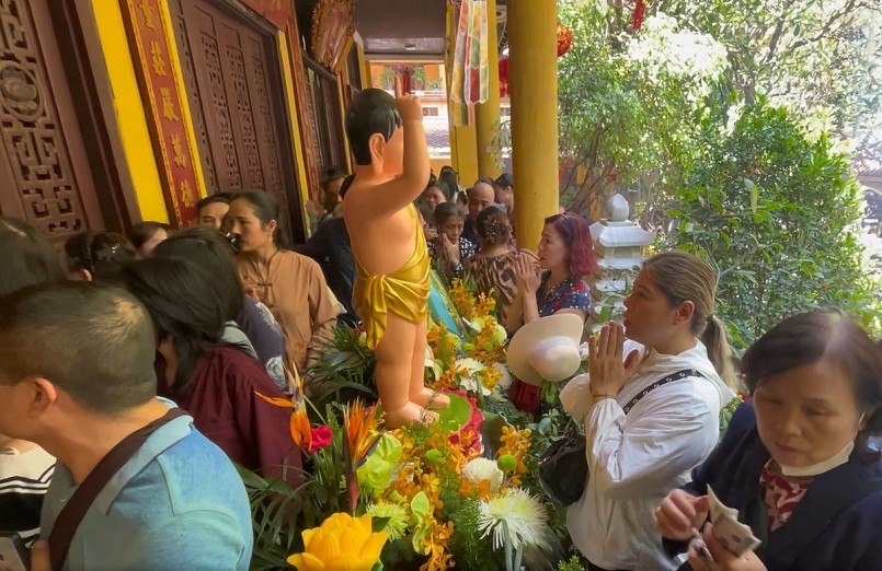 Hàng nghìn người đổ về chùa Quán Sứ trước ngày cung rước xá lợi Phật