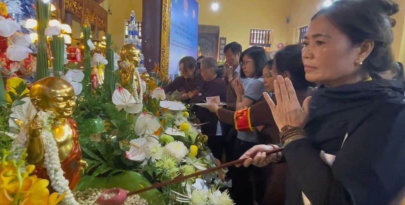 Hàng nghìn người đổ về chùa Quán Sứ trước ngày cung rước xá lợi Phật