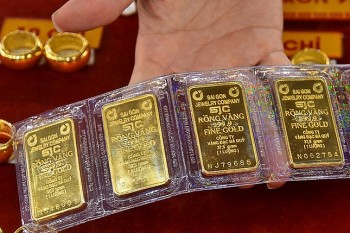 Vàng rớt 3%, người mua đỉnh lỗ hơn 6 triệu đồng mỗi lượng