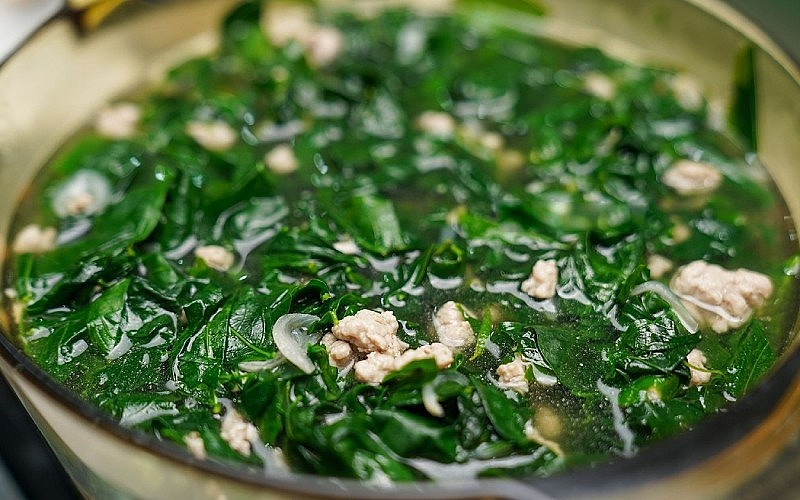 Rau má là loại rau quen thuộc với công dụng mát gan, thanh nhiệt. 
