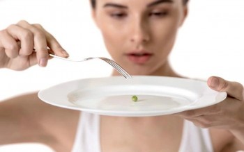 Chuyên gia cảnh báo về việc nhịn ăn chữa ung thư