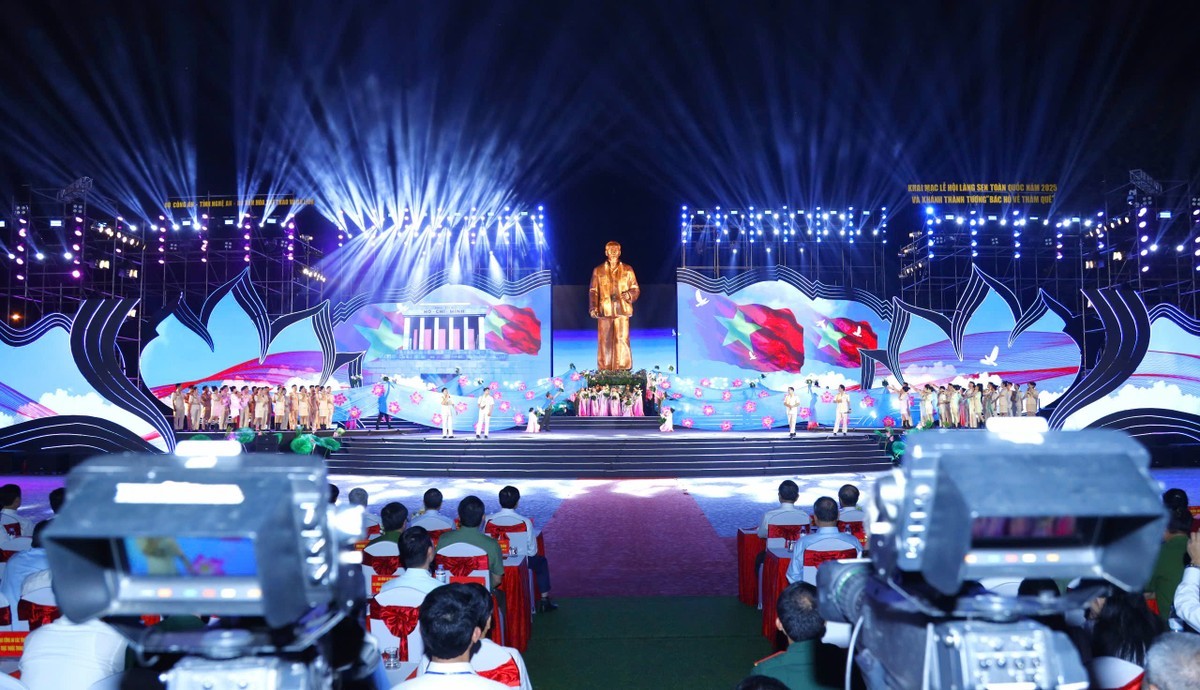 Tổng Bí thư Tô Lâm dự Lễ hội Làng Sen 2025 tại Nghệ An