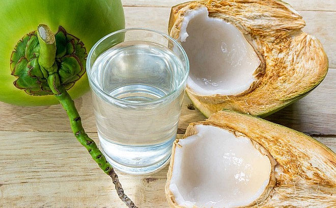 Nước dừa không chỉ là thức uống giải khát mà còn là nguồn cung cấp kali, magie và natri tự nhiên.