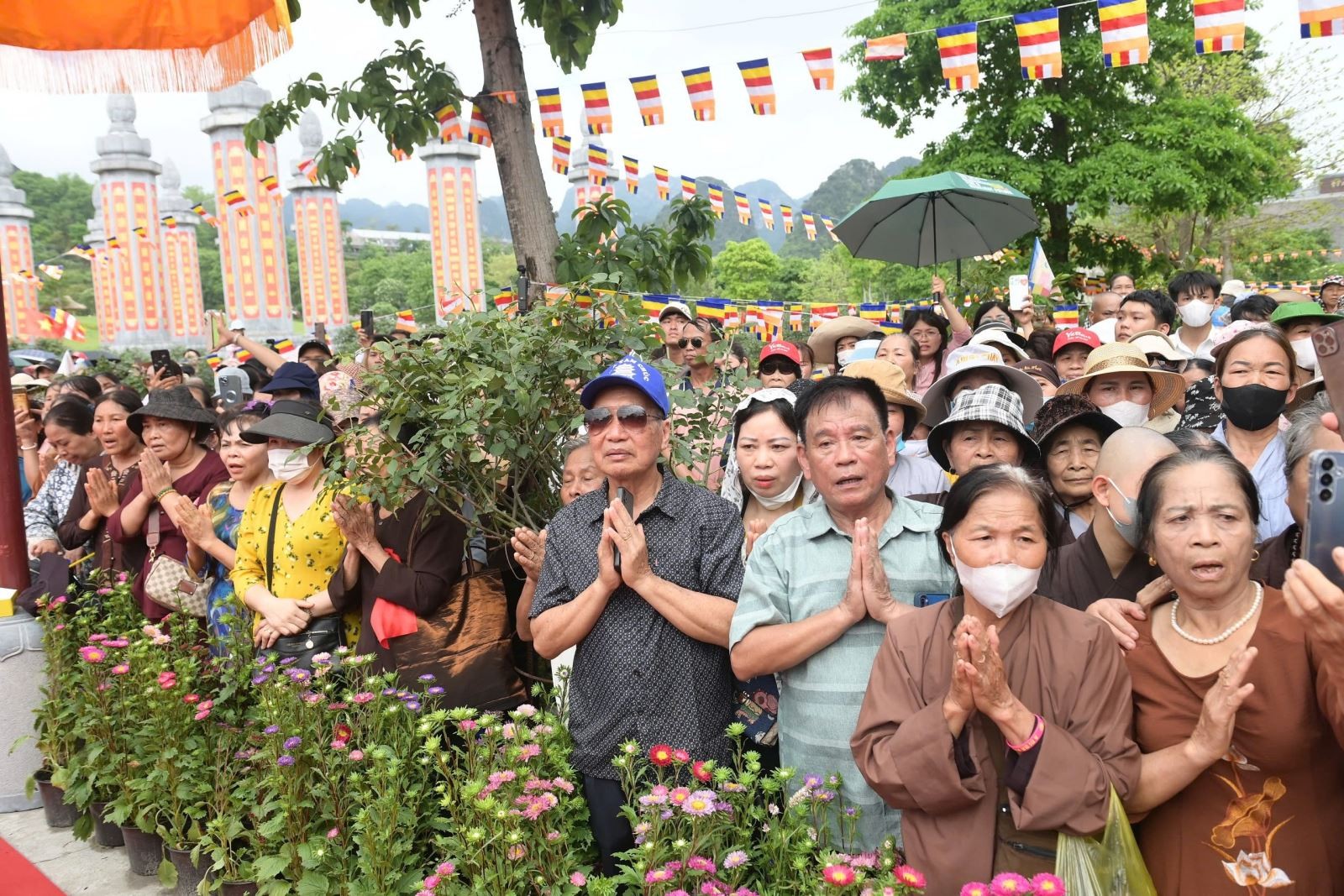 Hàng vạn người dự Lễ cung rước xá lợi Đức Phật Thích Ca Mâu Ni