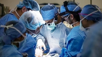 Ca ghép thận – bàng quang đầu tiên trên thế giới: Bước đột phá trong y học tái tạo