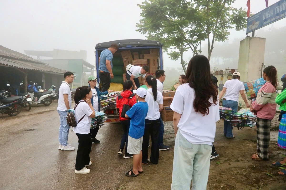 Gieo yêu thương nơi đá núi nở hoa