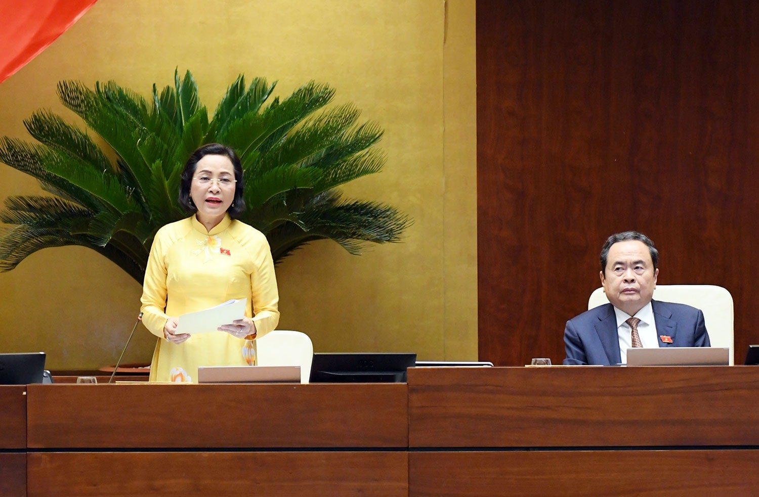 Phó Chủ tịch Quốc hội Nguyễn Thị Thanh điều hành phiên họp.