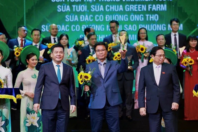 Vinamilk - tiếp tục được vinh danh Thương hiệu quốc gia Việt Nam 2024.