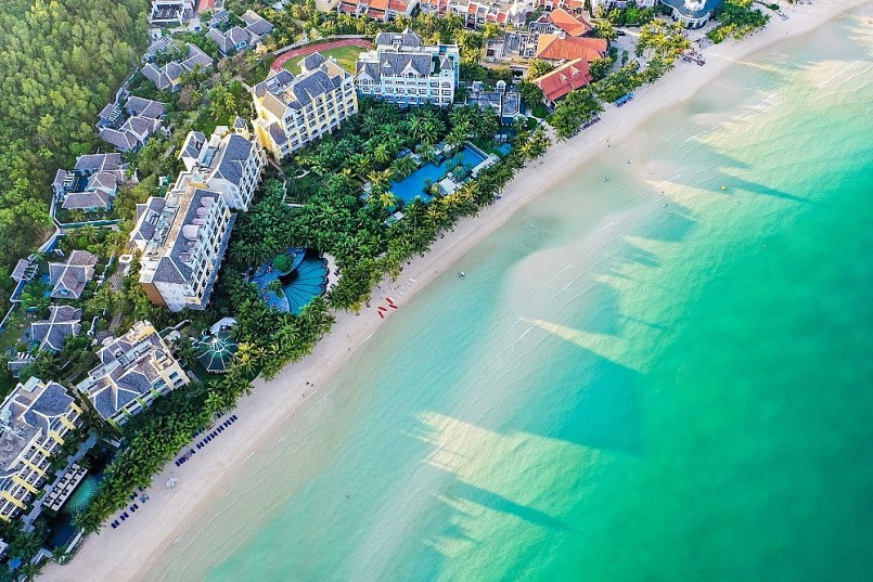 Bể bơi con sò - góc check-in nổi tiếng tại JW Marriott Phu Quoc Emerald Bay Resort