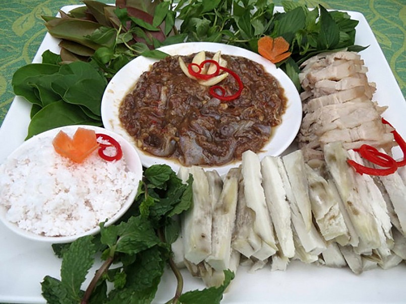 Ngày nay, giữa vô vàn món ngon hiện đại, món khoai lang chấm mắm sống vẫn giữ được vị trí riêng nhờ sự hòa quyện tinh tế giữa các nguyên liệu dân dã và hương vị đậm đà.