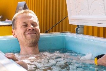 Tắm nước đá – Cách phục hồi thể lực của vận động viên chuyên nghiệp