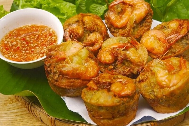 Nếu Hà Nội có bánh cốm, Thái Bình nổi tiếng với bánh cáy, thì Cần Thơ tự hào giới thiệu với du khách chiếc bánh cống giòn tan.