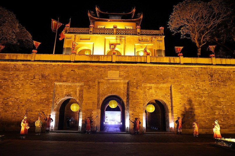 Ngay từ khi bước vào cổng Hoàng thành Thăng Long, du khách đã có cảm giác như quay ngược về quá khứ hàng trăm năm trước
