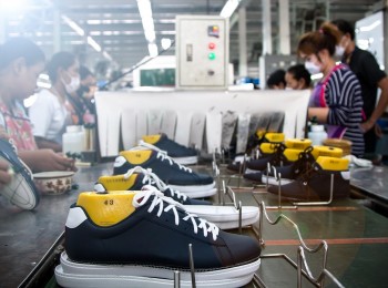 Ngành dệt may - da giày có nguy cơ mất lợi thế nếu không thoát khỏi “vòng kim cô” gia công