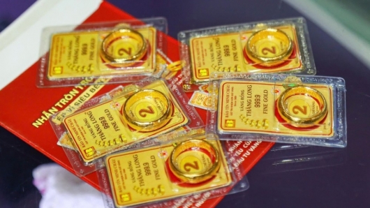 Giá vàng lao dốc mạnh, người mua lỗ nặng sau một tuần giao dịch
