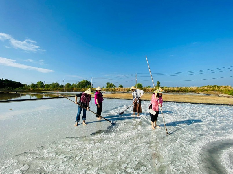 Ấp Thiềng Liềng, xã Thạnh An, huyện Cần Giờ, là điểm du lịch cộng đồng mới thu hút du khách đến TP Hồ Chí Minh. 