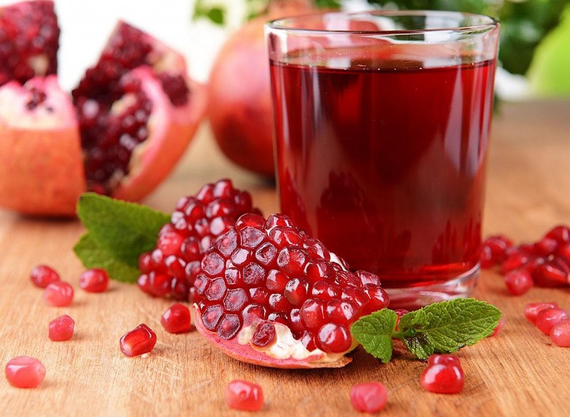 Uống nước ép lựu thường xuyên đã được ghi nhận là giúp hạ huyết áp hiệu quả ở những người bị tăng huyết áp giai đoạn đầu.