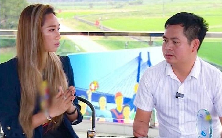 Anh Lê Văn Tuấn (Nghệ Anh) khởi nghiệp với cửa hàng sửa chữa điện thoại, dạy nghề cho nhiều lao động địa phương