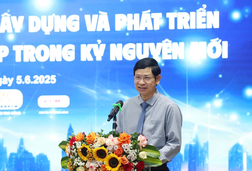 Thứ trưởng Bộ Văn hóa, Thể thao và Du lịch Hồ An Phong phát biểu tại hội thảo. 