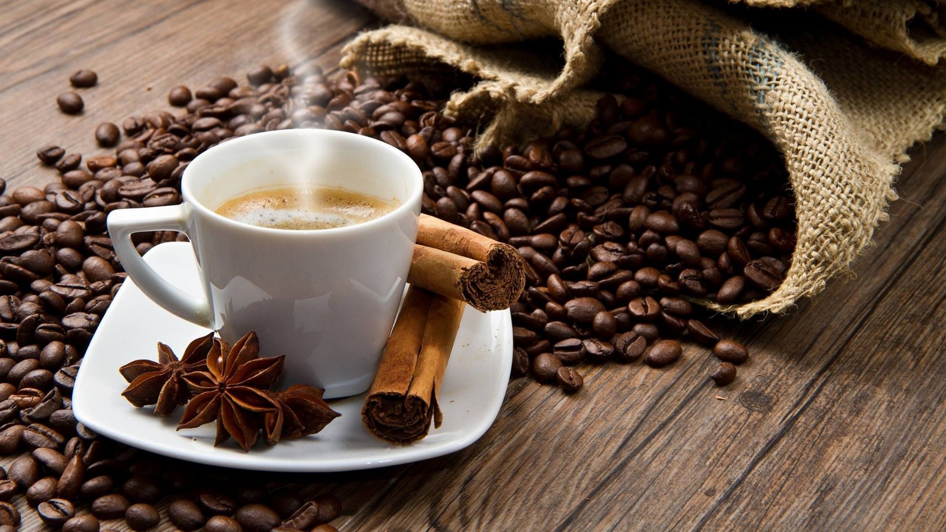Giá cà phê giảm mạnh trên cả hai sàn, robusta mất 153 USD/tấn