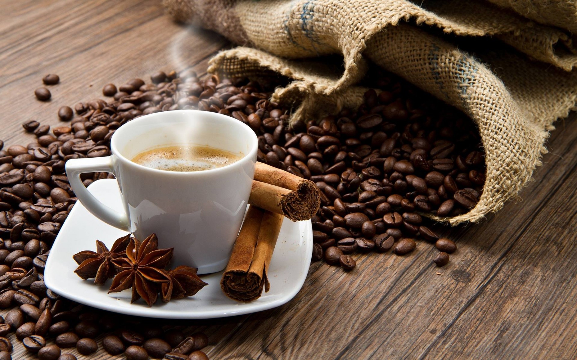 Giá cà phê giảm mạnh trên cả hai sàn, robusta mất 153 USD/tấn