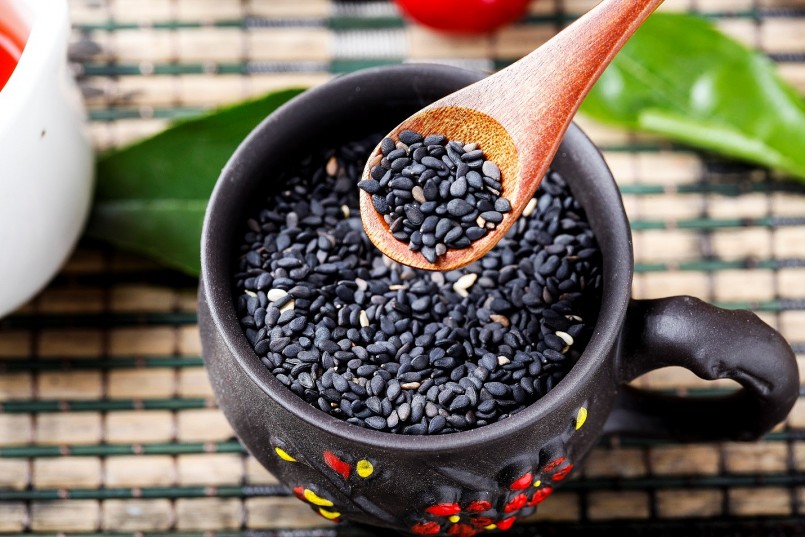 Mè đen (còn gọi là vừng đen) từ lâu đã hiện diện trong nhiều món ăn truyền thống Việt Nam. 