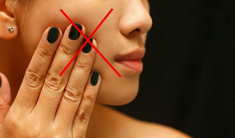 Nhiều người tự ý đắp mặt nạ từ thuốc đông y, trái cây, rượu thuốc hoặc công thức truyền miệng trên mạng mà không rõ thành phần. 