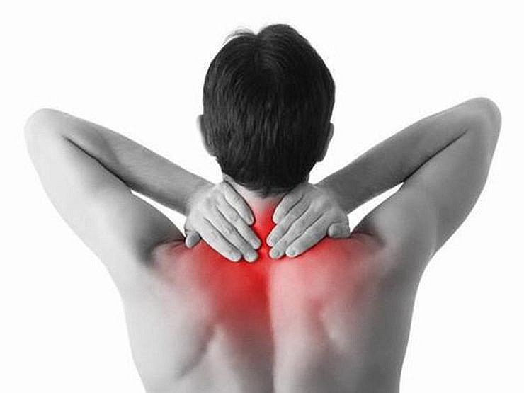 Đau vai gáy không chỉ cản trở sinh hoạt hằng ngày mà còn là nguyên nhân khiến nhiều người trằn trọc suốt đêm.