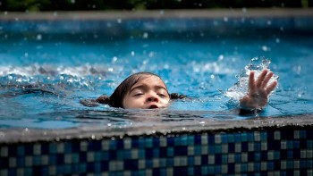 Tai nạn, bệnh tật rình rập trẻ dịp hè: Báo động từ các chuyên gia