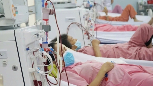 Vì sao ngày càng nhiều người trẻ mắc suy thận?