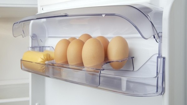 Sai lầm phổ biến khi bảo quản trứng ở cánh cửa tủ lạnh